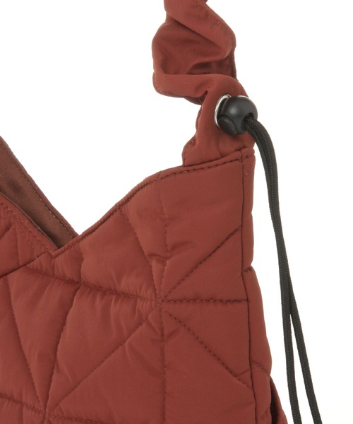 studio CLIP（スタディオクリップ）の「中綿キルトワンマイルショルダーバッグ（トートバッグ・レディース・ライトベージュ/ブラック/レッド・FREE）」の17枚目の写真