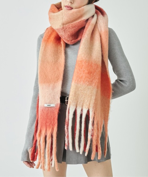 ANAP（アナップ）の「フリンジ大判ストール（ストール/ショール・レディース・ベージュ系その他/グリーン/ピンク/レッド・FREE）」の4枚目の写真