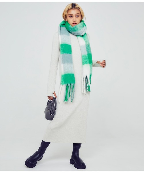 ANAP（アナップ）の「フリンジ大判ストール（ストール/ショール・レディース・ベージュ系その他/グリーン/ピンク/レッド・FREE）」の5枚目の写真