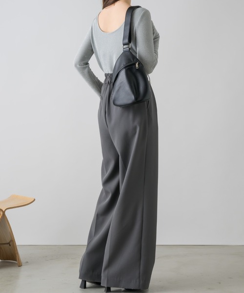 ジップ付きだから旅行にも使える！】ソフトレザーボディバッグ（ボディ