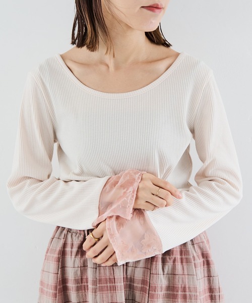 Crisp(クリスプ)の「ベロアフラワースリーブTシャツ(Tシャツ/カットソー・レディース・ブラウン/アイボリー・FREE)」の1枚目の写真
