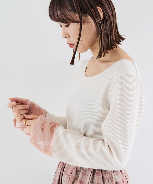 Crisp(クリスプ)の「ベロアフラワースリーブTシャツ(Tシャツ/カットソー・レディース・ブラウン/アイボリー・FREE)」の7枚目の写真