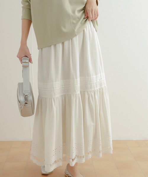 URBAN RESEARCH DOORS(アーバンリサーチドアーズ)の「コットンレーヨンスカラップティアードスカート(スカート・レディース・ブラック/オフホワイト・MEDIUM)」の6枚目の写真