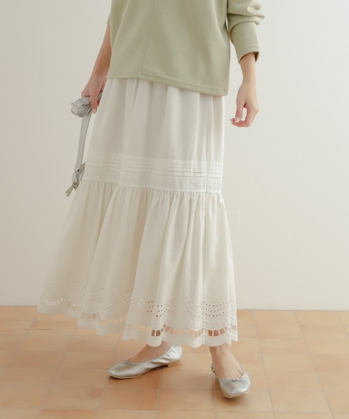 URBAN RESEARCH DOORS(アーバンリサーチドアーズ)の「コットンレーヨンスカラップティアードスカート(スカート・レディース・ブラック/オフホワイト・MEDIUM)」の8枚目の写真