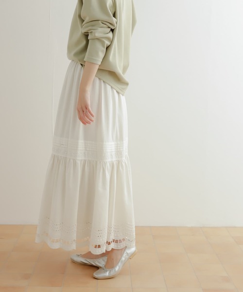 URBAN RESEARCH DOORS(アーバンリサーチドアーズ)の「コットンレーヨンスカラップティアードスカート(スカート・レディース・ブラック/オフホワイト・MEDIUM)」の10枚目の写真