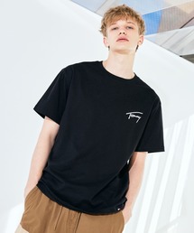 【ユニセックス】レギュラーシグネチャーTシャツ