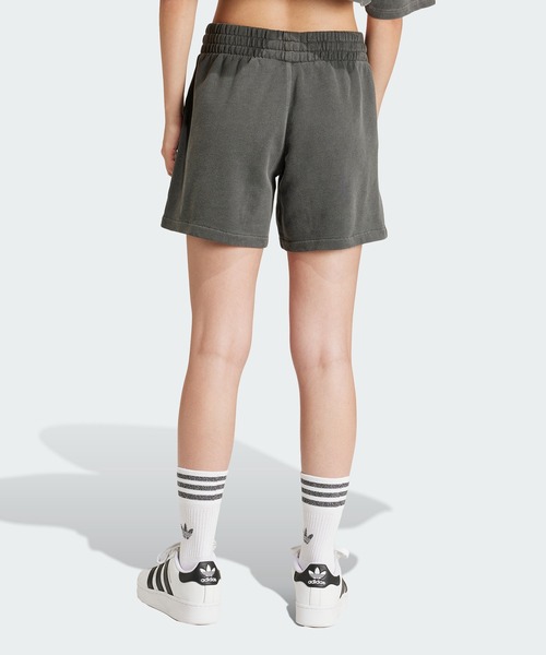 adidas(アディダス)の「エッセンシャルズ プラス ショーツ / アディダスオリジナルス adidas Originals(その他パンツ・レディース・ブラック・XX-LARGE/X-SMALL/SMALL/MEDIUM/LARGE/X-LARGE)」の2枚目の写真