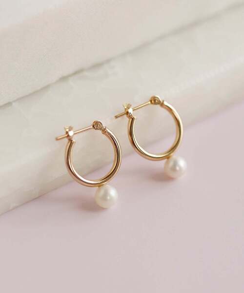 SIENA ROSE（シエナロゼ）の「パイプフープパールピアス[M]（ピアス（両耳用）・レディース・イエローゴールド・FREE）」の7枚目の写真