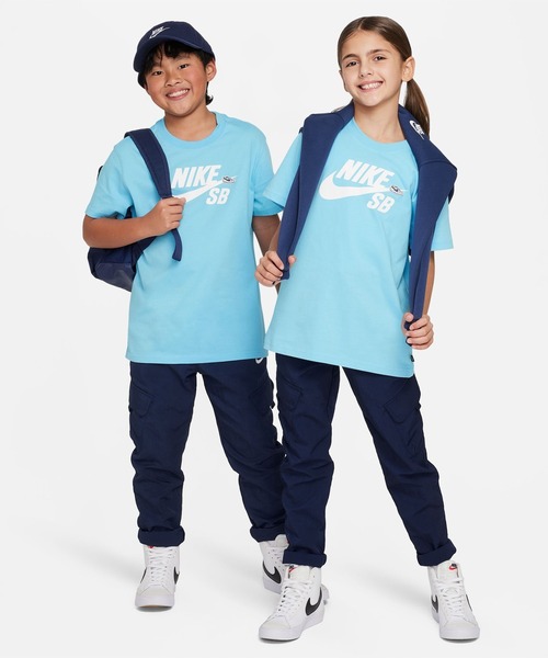 NIKE SB(ナイキエスビー)の「NIKE SB/ナイキエスビー キッズ 半袖Tシャツ LOGO YTH NSW SB ロゴSSTシャツ FN9673-407(Tシャツ/カットソー・キッズ・ライトブルー・150cm/140cm/160cm/130cm)」の6枚目の写真