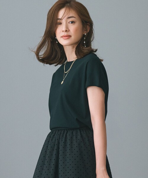 23区 S（ニジュウサンクチイサイサイズ）の「【接触冷感/洗える】フレンチスリーブ IT TEE（Tシャツ/カットソー・レディース・ブラック系/スモーキーグリーン系/ホワイト系/ピンク系/ダークブラウン系/ライトグレー系/オールドローズ系/ブルー系・32）」の3枚目の写真