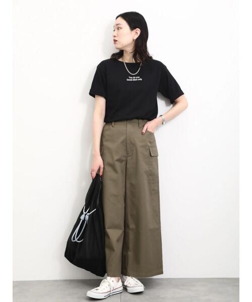 Samansa Mos2 blue(サマンサモスモスブルー)の「【シルキーコットン】アソート刺繍Tシャツ(Tシャツ/カットソー・レディース・オフホワイト/ブルー/ブラック・F)」の12枚目の写真