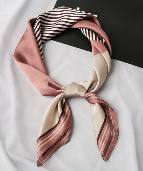 Miniministore（ミニミニストア）の「シルク風スカーフ 首巻き 配色バンダナ（バンダナ/スカーフ・レディース・ピンク/ブルー/ベージュ/テラコッタ・FREE）」の4枚目の写真