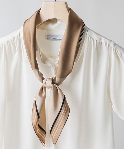 Miniministore（ミニミニストア）の「シルク風スカーフ 首巻き 配色バンダナ（バンダナ/スカーフ・レディース・ピンク/ブルー/ベージュ/テラコッタ・FREE）」の6枚目の写真