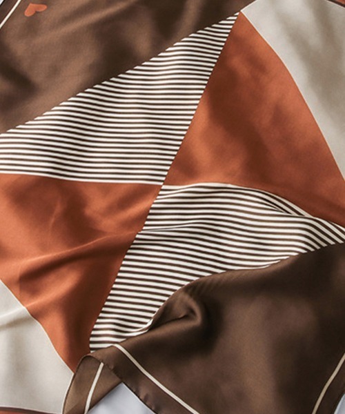 Miniministore（ミニミニストア）の「シルク風スカーフ 首巻き 配色バンダナ（バンダナ/スカーフ・レディース・ピンク/ブルー/ベージュ/テラコッタ・FREE）」の12枚目の写真