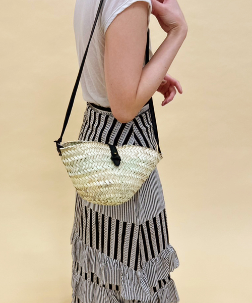 KECH LeS ESSENTIELS（ケッシュルエッセンシャル）の「【KECH LeS ESSENTIELS】RAFFIA LEATHER FLAP MINI（ショルダーバッグ・レディース・ベージュ・FREE）」の2枚目の写真