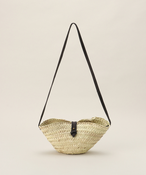 KECH LeS ESSENTIELS（ケッシュルエッセンシャル）の「【KECH LeS ESSENTIELS】RAFFIA LEATHER FLAP MINI（ショルダーバッグ・レディース・ベージュ・FREE）」の4枚目の写真