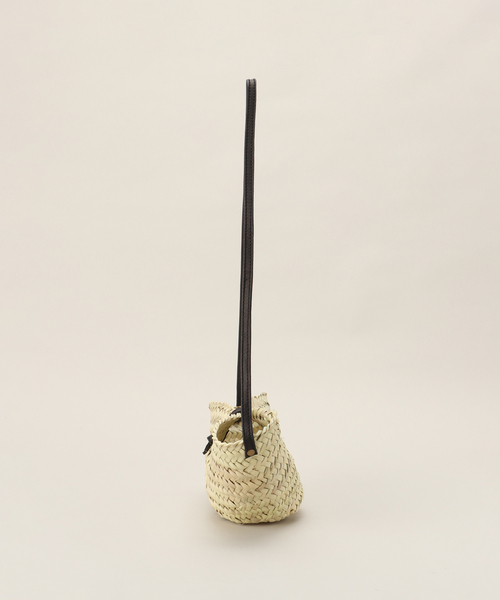 KECH LeS ESSENTIELS（ケッシュルエッセンシャル）の「【KECH LeS ESSENTIELS】RAFFIA LEATHER FLAP MINI（ショルダーバッグ・レディース・ベージュ・FREE）」の5枚目の写真