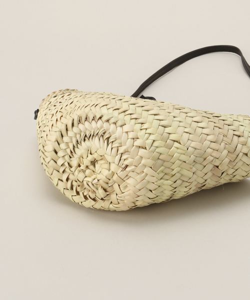 KECH LeS ESSENTIELS（ケッシュルエッセンシャル）の「【KECH LeS ESSENTIELS】RAFFIA LEATHER FLAP MINI（ショルダーバッグ・レディース・ベージュ・FREE）」の7枚目の写真