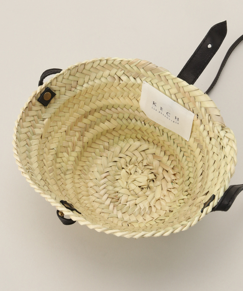 KECH LeS ESSENTIELS（ケッシュルエッセンシャル）の「【KECH LeS ESSENTIELS】RAFFIA LEATHER FLAP MINI（ショルダーバッグ・レディース・ベージュ・FREE）」の8枚目の写真