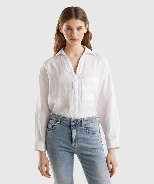 BENETTON (UNITED COLORS OF BENETTON)（ベネトンユナイテッドカラーズオブベネトン）の「リネン100％ドロップショルダー長袖シャツ・ブラウス（シャツ/ブラウス・レディース・ホワイト/カーキ/ピンクベージュ/イエロー・SMALL/MEDIUM/X-SMALL/XX-SMALL）」の2枚目の写真