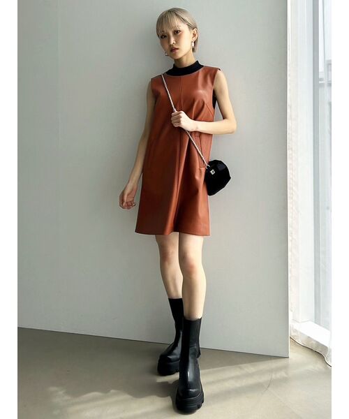 EMODA(エモダ)の「Aラインフェイクレザーワンピース(ワンピース・レディース・グレー/ブラック/キャメル・FREE)」の13枚目の写真