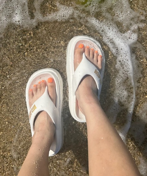 INTER FACTORY（インターファクトリー）の「AINA -オリジナルロゴ入り厚底サンダル　made in INTER FACTORY（サンダル・レディース・ホワイト/ブラック・MEDIUM/SMALL/LARGE）」の11枚目の写真