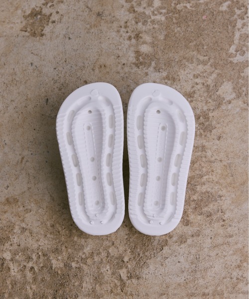 INTER FACTORY（インターファクトリー）の「AINA -オリジナルロゴ入り厚底サンダル　made in INTER FACTORY（サンダル・レディース・ホワイト/ブラック・MEDIUM/SMALL/LARGE）」の7枚目の写真