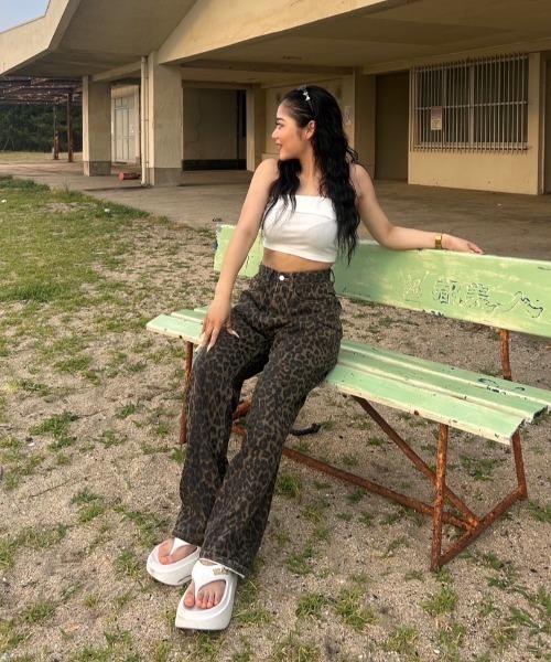 INTER FACTORY（インターファクトリー）の「AINA -オリジナルロゴ入り厚底サンダル　made in INTER FACTORY（サンダル・レディース・ホワイト/ブラック・MEDIUM/SMALL/LARGE）」の10枚目の写真