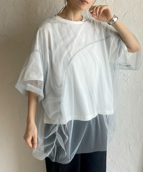 She's Closet(シーズクローゼット)の「切り替えドッキング変形アシンメトリーメッシュチュール重ねシアーレイヤード半袖Tシャツ(Tシャツ/カットソー・レディース・サックスブルー/アイボリー/グレイッシュベージュ/チャコール・FREE)」の4枚目の写真