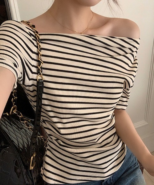 Achic(アシック)の「オフショル半袖ボーダーカットソー(Tシャツ/カットソー・レディース・アイボリー/ブラック・M)」の6枚目の写真