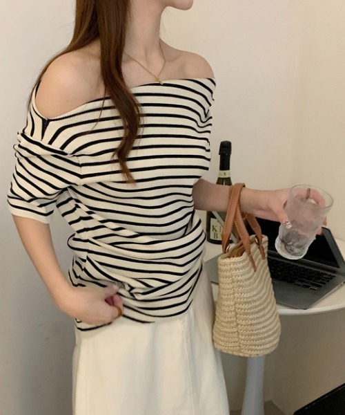 Achic(アシック)の「オフショル半袖ボーダーカットソー(Tシャツ/カットソー・レディース・アイボリー/ブラック・M)」の8枚目の写真