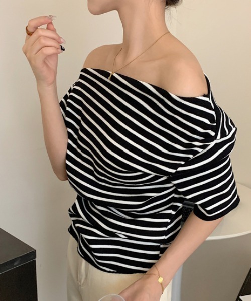 Achic(アシック)の「オフショル半袖ボーダーカットソー(Tシャツ/カットソー・レディース・アイボリー/ブラック・M)」の10枚目の写真