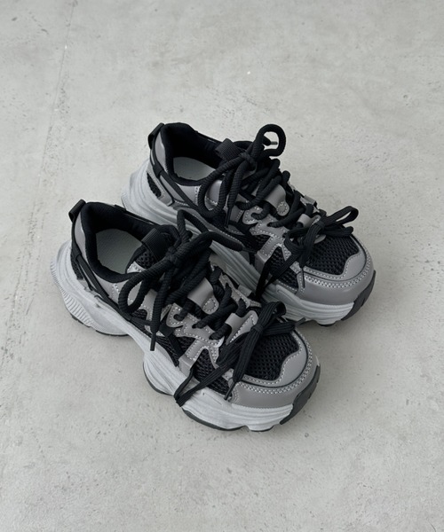 CLEA(クレア)の「ボリュームソール厚底スニーカー(スニーカー・レディース・シルバー/ブラック・23.5cm/24.5cm)」の12枚目の写真