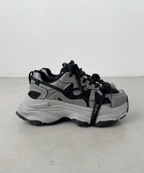 CLEA(クレア)の「ボリュームソール厚底スニーカー(スニーカー・レディース・シルバー/ブラック・23.5cm/24.5cm)」の16枚目の写真