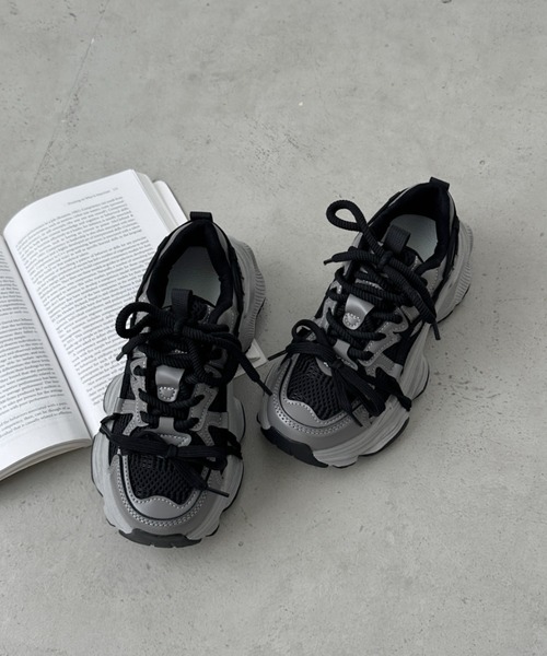 CLEA(クレア)の「ボリュームソール厚底スニーカー(スニーカー・レディース・シルバー/ブラック・23.5cm/24.5cm)」の10枚目の写真