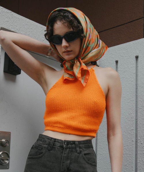 Solace（ソレイス）の「ホルターネックニットトップス（タンクトップ・レディース・グリーン/ホワイト/オレンジ/ブラック・FREE）」の2枚目の写真