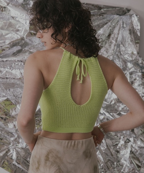 Solace（ソレイス）の「ホルターネックニットトップス（タンクトップ・レディース・グリーン/ホワイト/オレンジ/ブラック・FREE）」の4枚目の写真