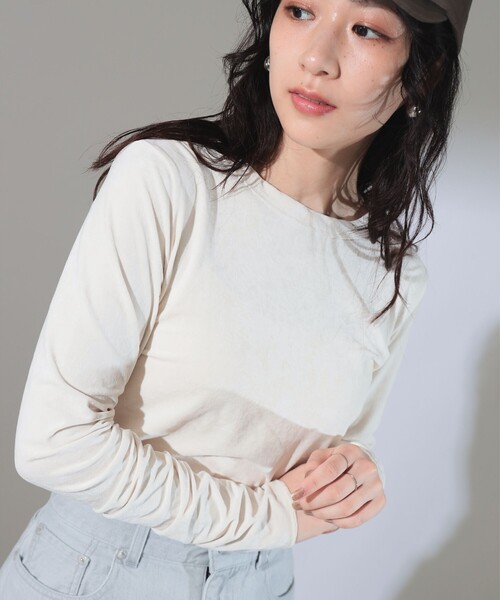 Demi-Luxe BEAMS(デミルクス ビームス)の「トリアセテート ベロア ロングスリーブ Tシャツ(Tシャツ/カットソー・レディース・ホワイト系その他5/チャコールグレー・ONE SIZE)」の2枚目の写真