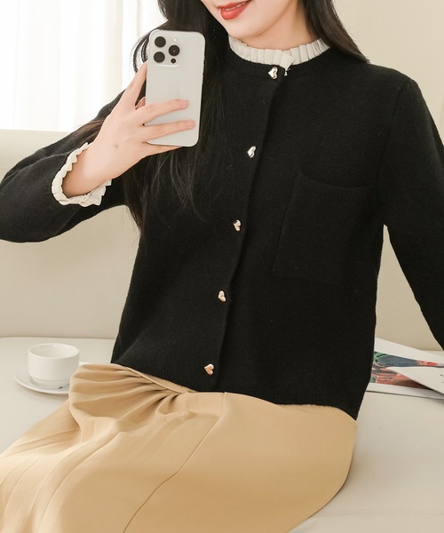 Lace Ladies（レースレディース）の「フェイクレイヤード ハートボタン 長袖 ニット カーディガン（カーディガン/ボレロ・レディース・アイボリー/ブラック・FREE）」の6枚目の写真