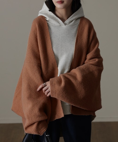 HUG.U(ハグユー)の「鹿のこカーディガン(カーディガン/ボレロ・レディース・ベージュ/グリーン/アイボリー/ブラック/ダークグレー/マスタード/テラコッタ・FREE)」の4枚目の写真
