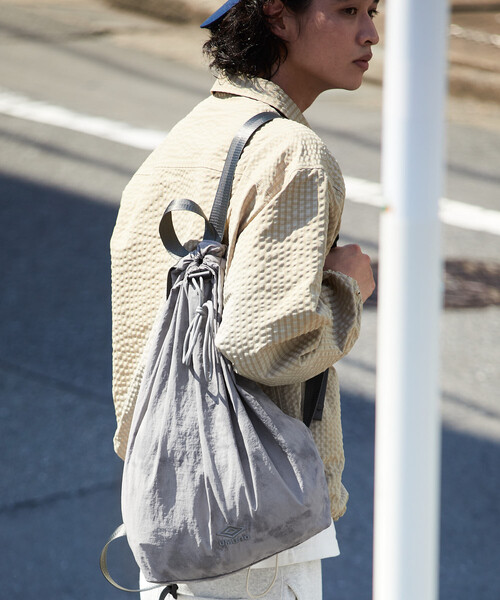 UMBRO（アンブロ）の「UMBRO/アンブロ SP Packable Bag/別注 パッカブル バッグ（バックパック/リュック・メンズ・オフホワイト/チャコールグレー/ブラック/グレー系/ベージュ系/チェック・ﾌﾘ-）」の4枚目の写真