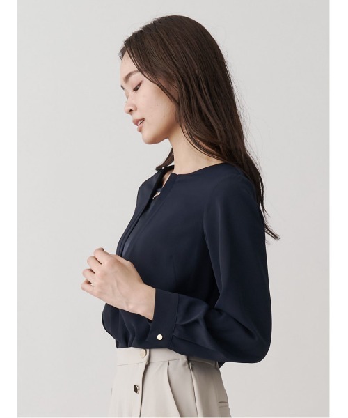 TONAL トーナル サテン フロントチェーン ギャザーブラウス ネイビー 38 TONAL（トーナル）の「フロントチェーンサテンブラウス（シャツ
