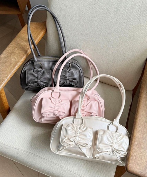 one after another NICE CLAUP（ワンアフターアナザーナイスクラップ）の「ドロストポケット付きボストンバッグ（ボストンバッグ・レディース・アイボリー/ブラック/ピンク・FREE）」の5枚目の写真