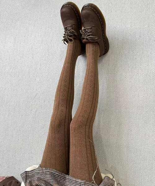 c.u.l（シーユーエル）の「ストライプダイヤ柄 カラータイツ cula1039（タイツ/ストッキング・レディース・グレー/ライトベージュ/アイボリー/ブラック/ダークブラウン/ブラウン/ダークグレー・FREE）」の6枚目の写真
