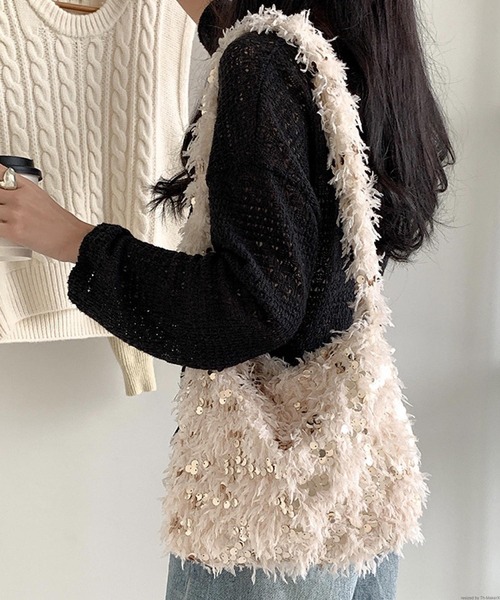 TONE SELECT GOODS(トーンセレクトグッズ)の「Liaa/スパンコール ファー ショルダーバッグ A18484(ショルダーバッグ・レディース・ブラック/アイボリー/グレー/ピンク・FREE)」の7枚目の写真
