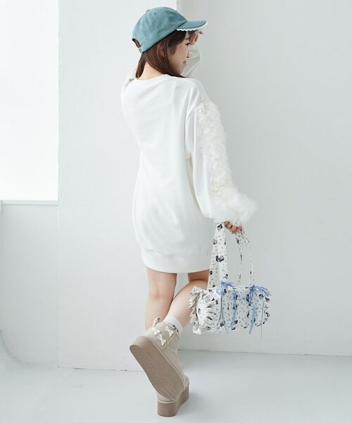 MAJESTIC LEGON（マジェスティックレゴン）の「SZKコラボ チャーミングスウェット（スウェット・レディース・ベージュ/オフホワイト/グレー・MEDIUM）」の11枚目の写真