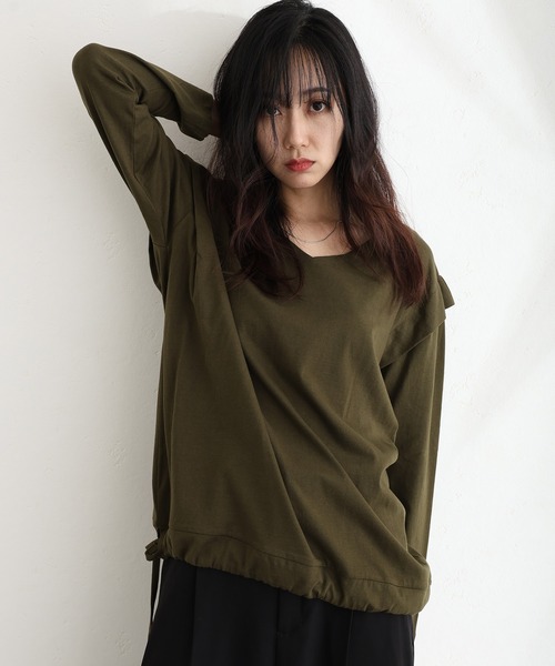 ElegChic(エレグシック)の「ショルダー タック カットソー(Tシャツ/カットソー・レディース・ベージュ系その他/オフホワイト/チャコールグレー/ブラック/カーキ・M/XL/4L)」の5枚目の写真
