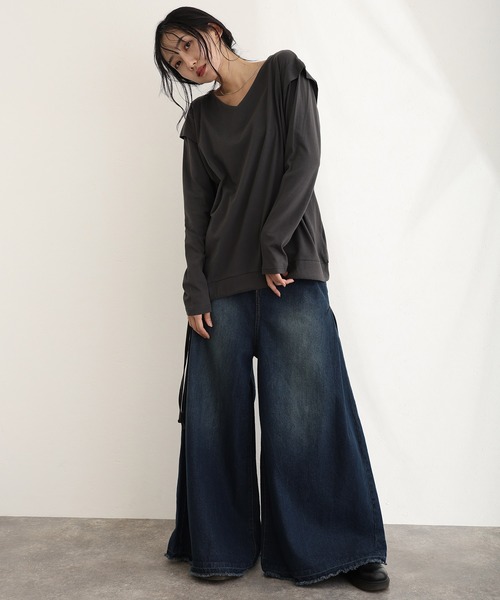 ElegChic(エレグシック)の「ショルダー タック カットソー(Tシャツ/カットソー・レディース・ベージュ系その他/オフホワイト/チャコールグレー/ブラック/カーキ・M/XL/4L)」の3枚目の写真