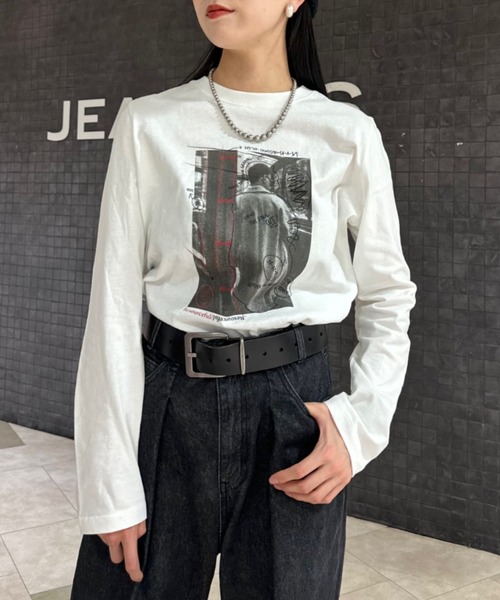 JEANASIS（ジーナシス）の「フォトアートグラフィックロンTEE/319862（Tシャツ/カットソー・レディース・ホワイト系その他/ブラック系その他/グレー系その他・FREE）」の2枚目の写真