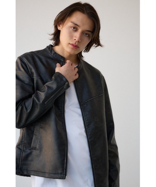 AZUL by moussy（アズールバイマウジー）の「ヴィンテージフェイクレザーライダースブルゾン（ブルゾン・メンズ・グレー/ブラック・MEDIUM/LARGE）」の3枚目の写真